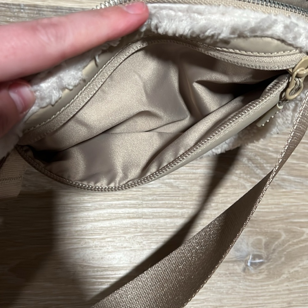 Lululemon Teddy Bear fleece everywhere belt bag - Picture 6 of 6